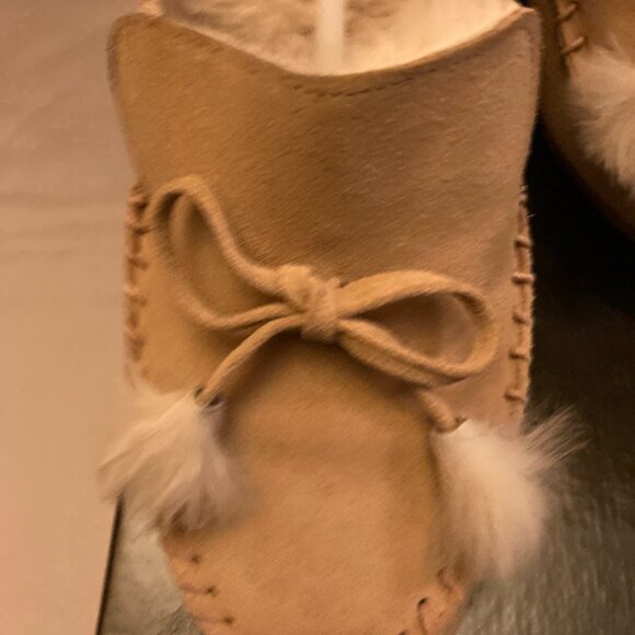 Delman Suede Leather Moccasin on Heel W/Tie, Pale Camel, Fur Lined Pump Sz 6.5B - Picture 4 of 9